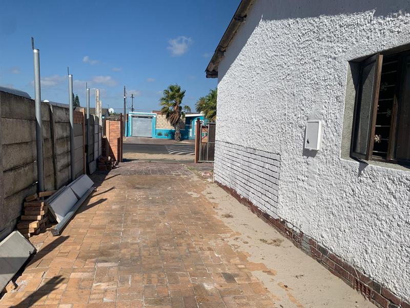 2 Bedroom Property for Sale in Factreton Western Cape